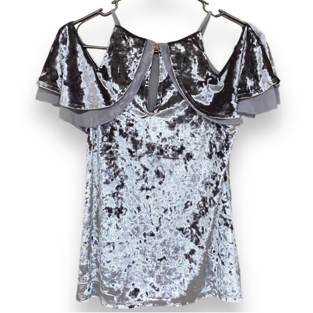 NEW White House Black Market Short Sleeve Cold Shoulder Velvet Flounce Top XS - Picture 7 of 7